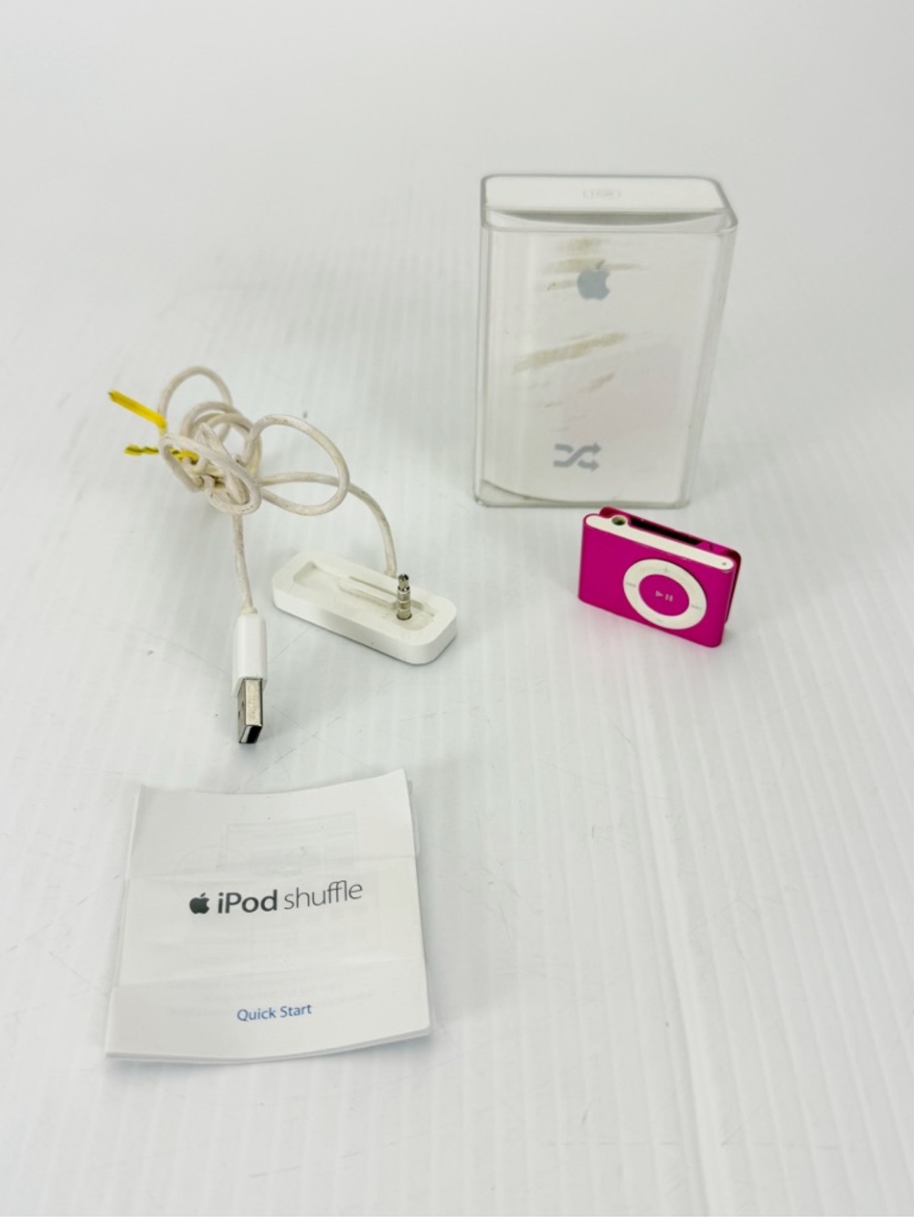 Apple iPod Shuffle 2nd Gen Pink Clip 1GB with Docking Station & Box AS IS